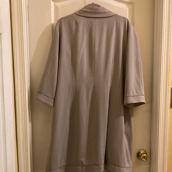 View by Walter coat Sz XL Collared button closure, lined 3/4 Sleeves - Picture 7 of 10
